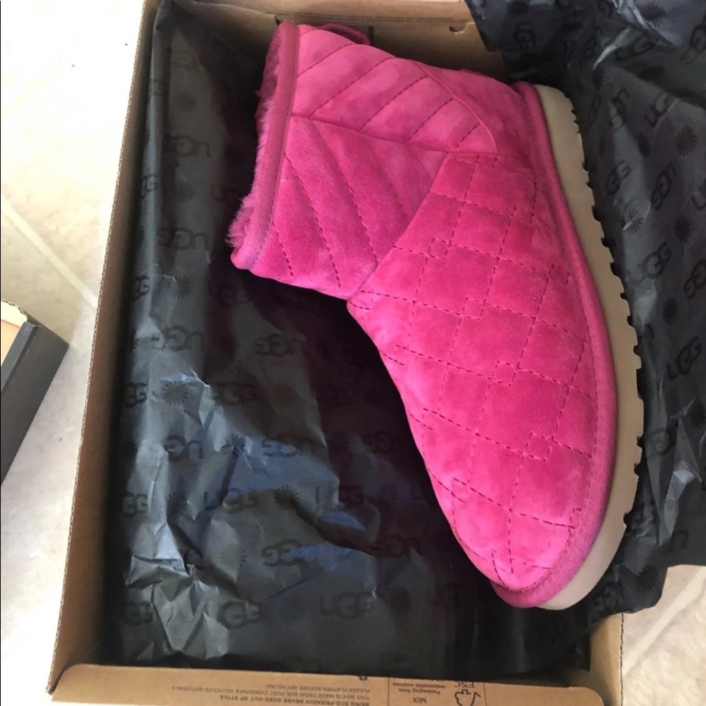 UGGS